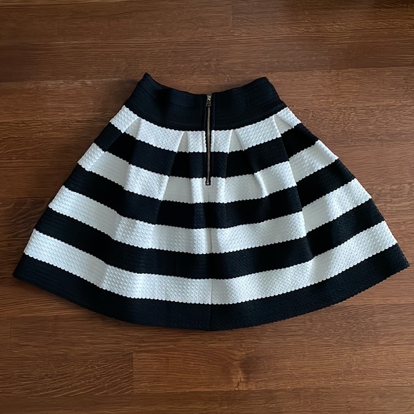 Moschino brand new skirt black white stripe US2 - Picture 5 of 9